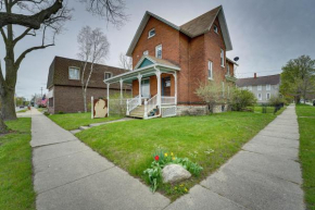 Dtwn Victorian Home - 1 Mi to Lake Michigan Beach!